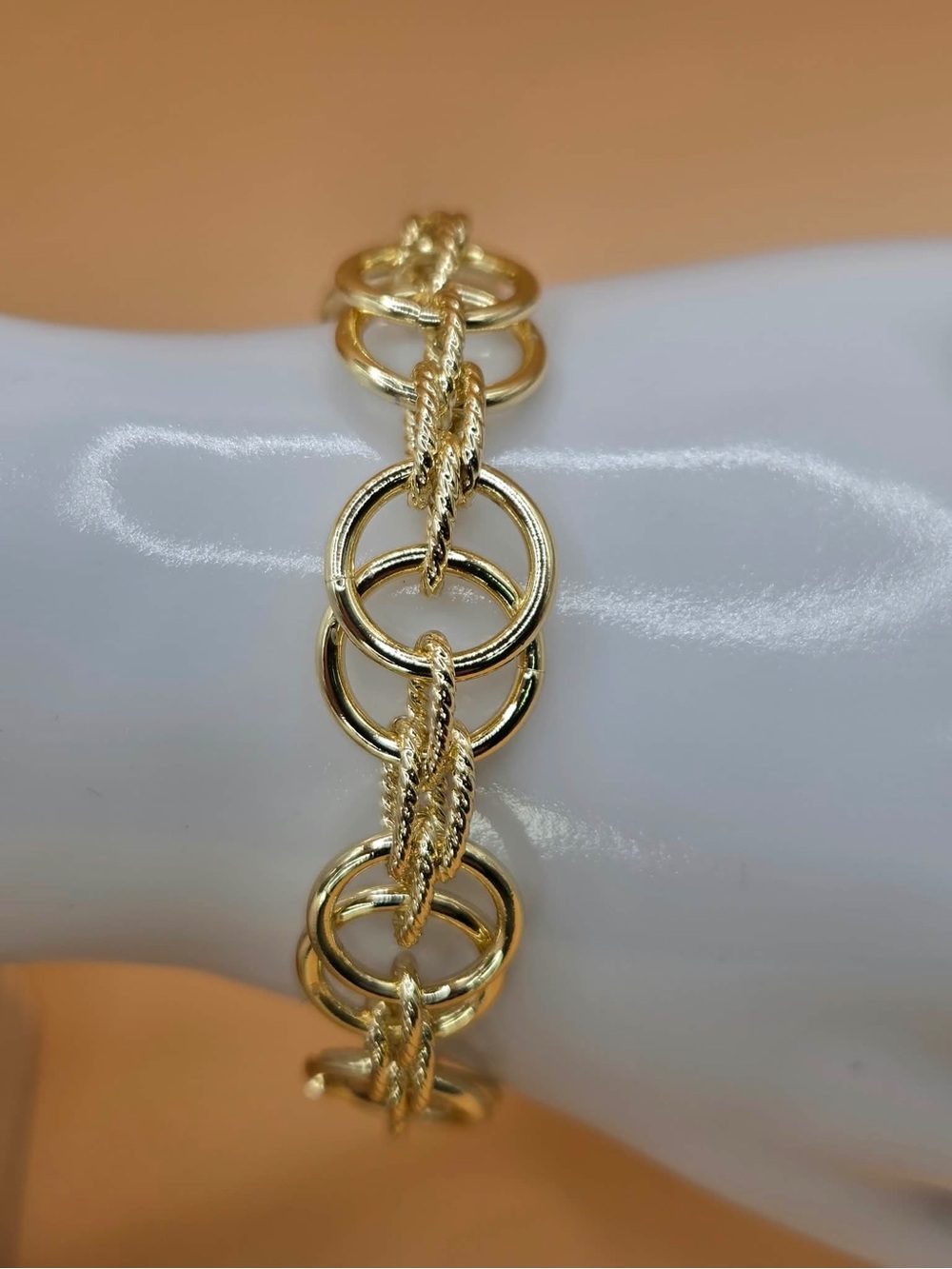 Elegant Gold-Tone Interlocking Circle Bracelet